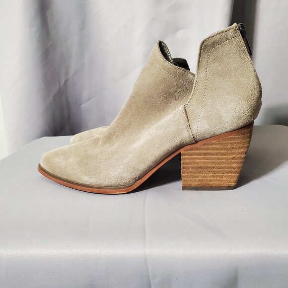 Vince Camuto Gigietta Tortila  Shoe Women Suede Ankle Cut Out Tan Booties Sz 9M - Picture 2 of 12